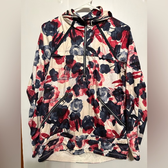 lululemon athletica Jackets & Blazers - Lululemon miss misty floral pull over rain jacket.